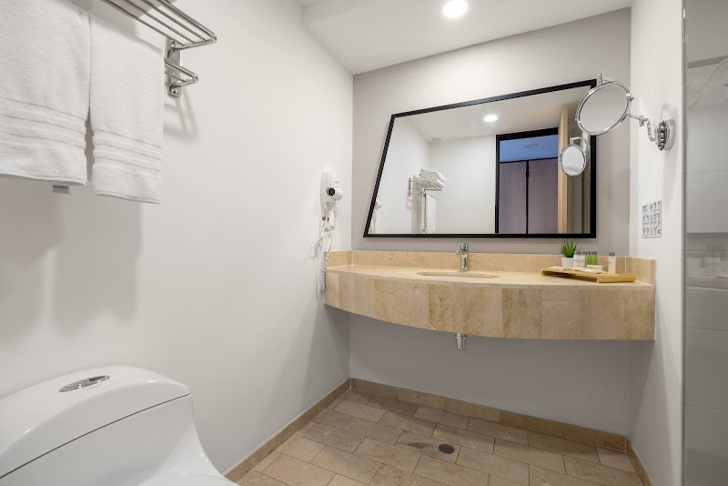 NOVELTY SUITES HOTEL - miniatura 3